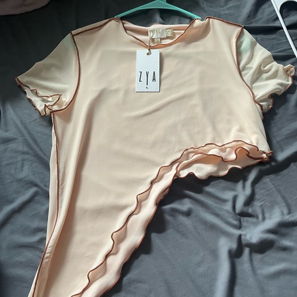 BEIGE RUFFLED TOP - Picture 3 of 3